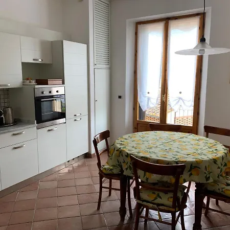 Donella Con Parcheggio Privato 아파트